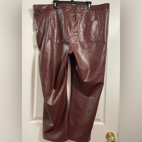 Abercrombie & Fitch Curve Love Criss-Cross Waist
Vegan Leather 90s Straight 22 - Picture 5 of 13